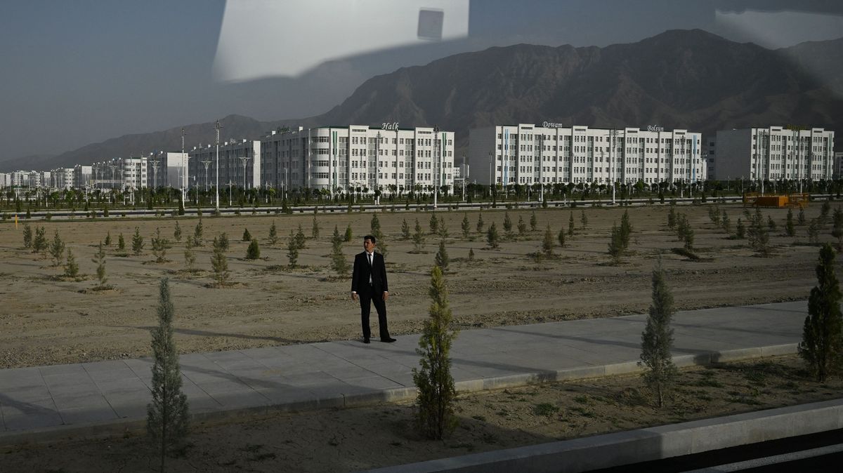 Fotky: V Turkmenistánu otevřeli zbrusu nové, chytré město. Pojme 70 tisíc lidí